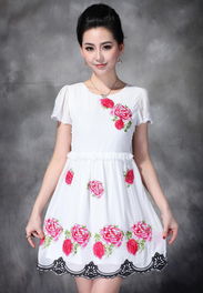 优雅绽放 大码刺绣牡丹礼服连衣裙，专为中年女士打造的夏装套裙新风尚